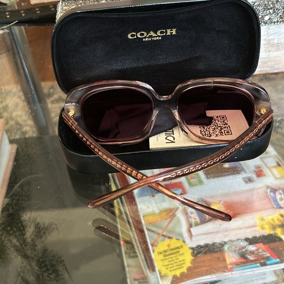 J Lo sunglasses by coach - Picture 2 of 3